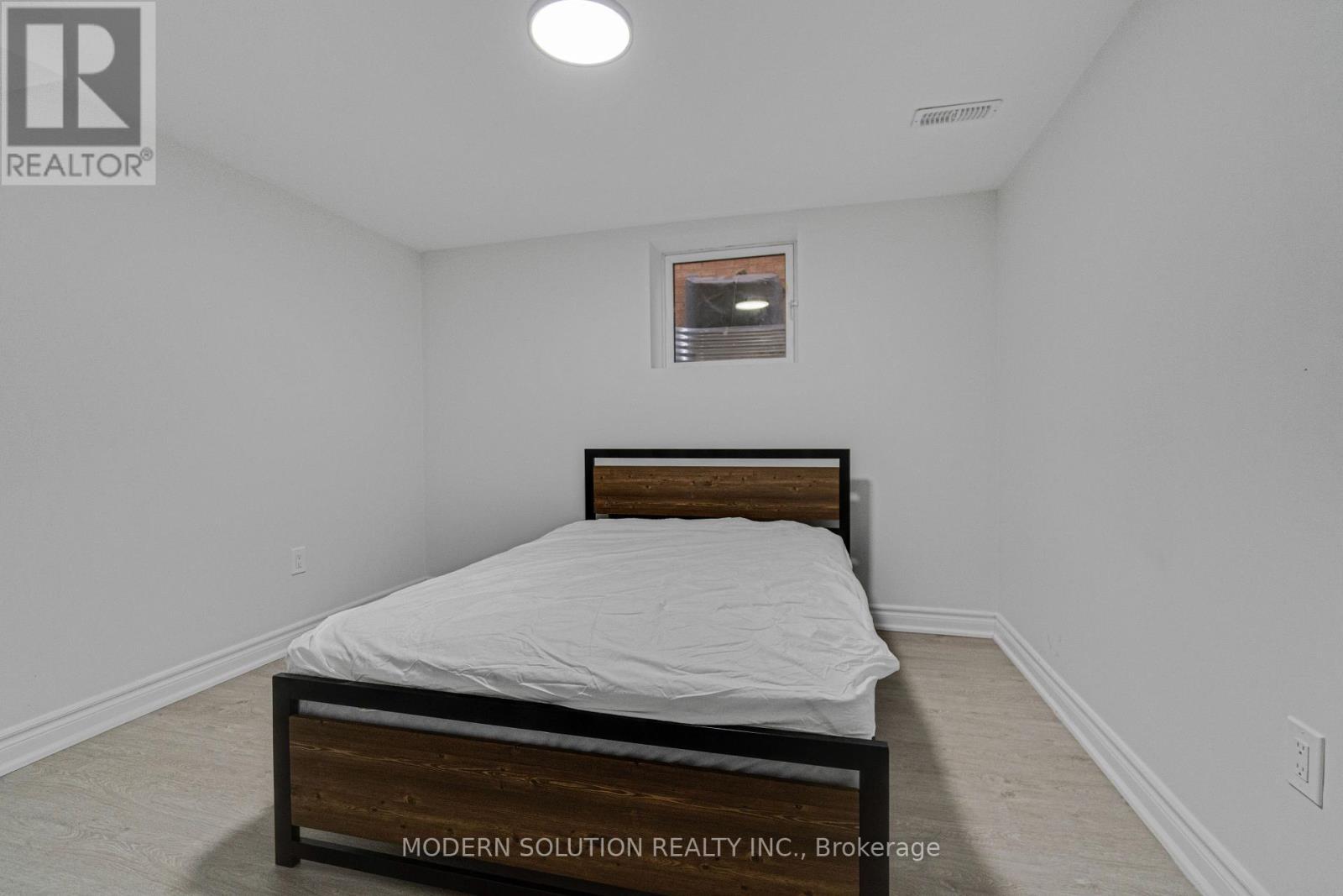 438 Ojibway Trail, Mississauga, ON - Indoor Photo Showing Bedroom