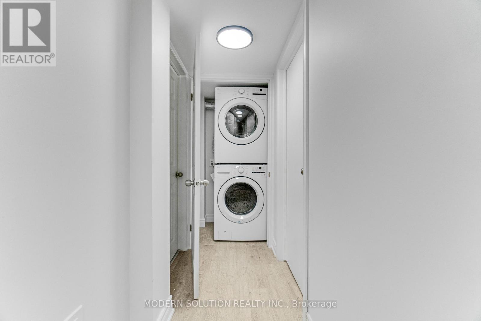 438 Ojibway Trail, Mississauga, ON - Indoor Photo Showing Laundry Room