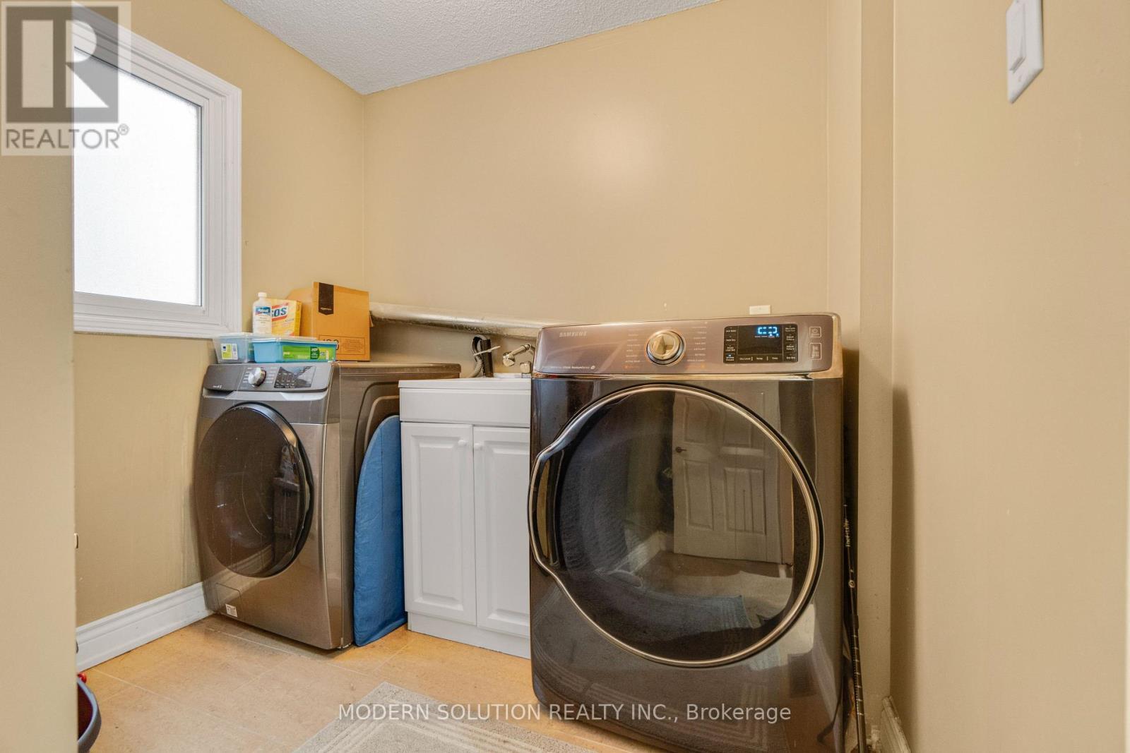 438 Ojibway Trail, Mississauga, ON - Indoor Photo Showing Laundry Room