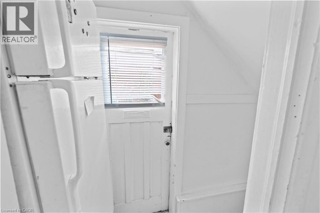 33 Cline Avenue N, Hamilton, ON - Indoor