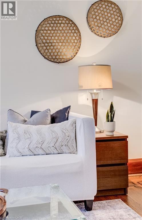 262 Province Street S, Hamilton, ON - Indoor Photo Showing Bedroom