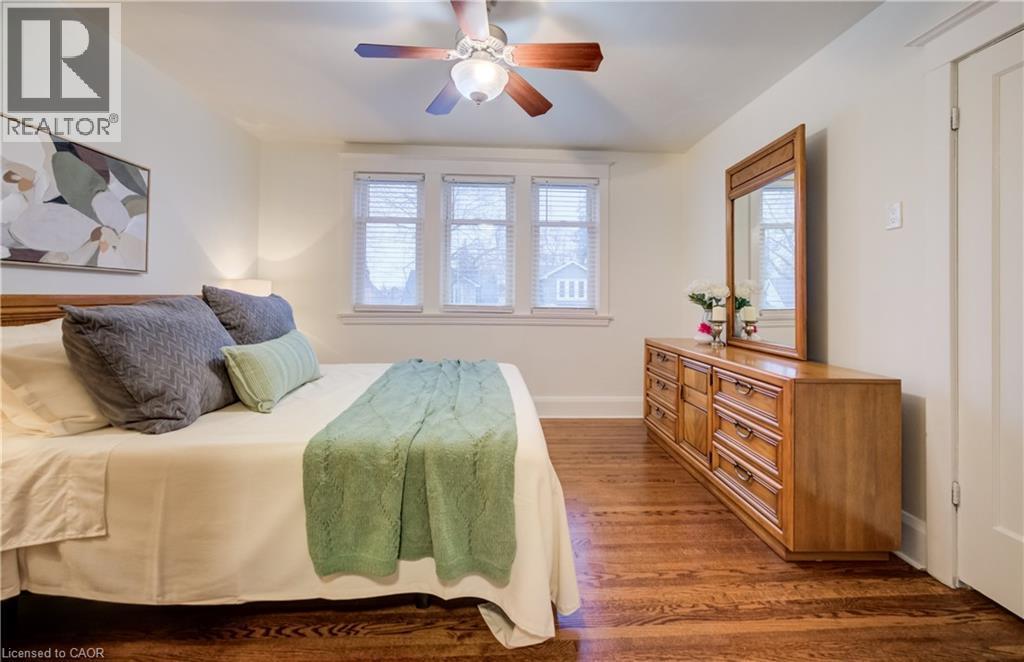 262 Province Street S, Hamilton, ON - Indoor Photo Showing Bedroom