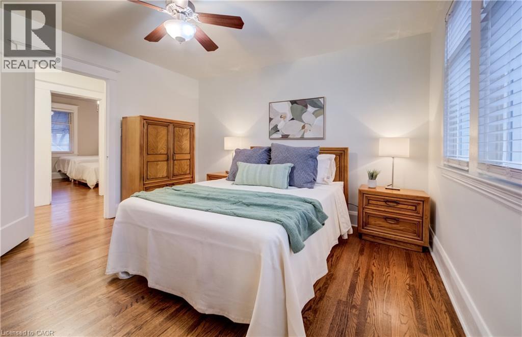 262 Province Street S, Hamilton, ON - Indoor Photo Showing Bedroom