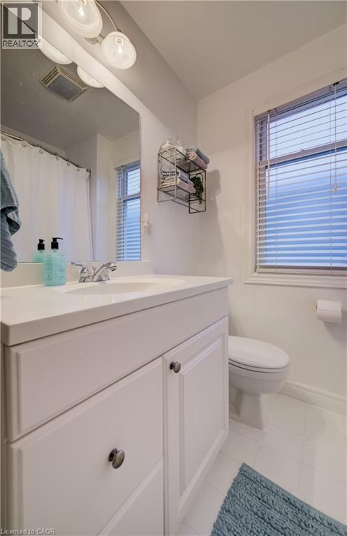 262 Province Street S, Hamilton, ON - Indoor Photo Showing Bathroom