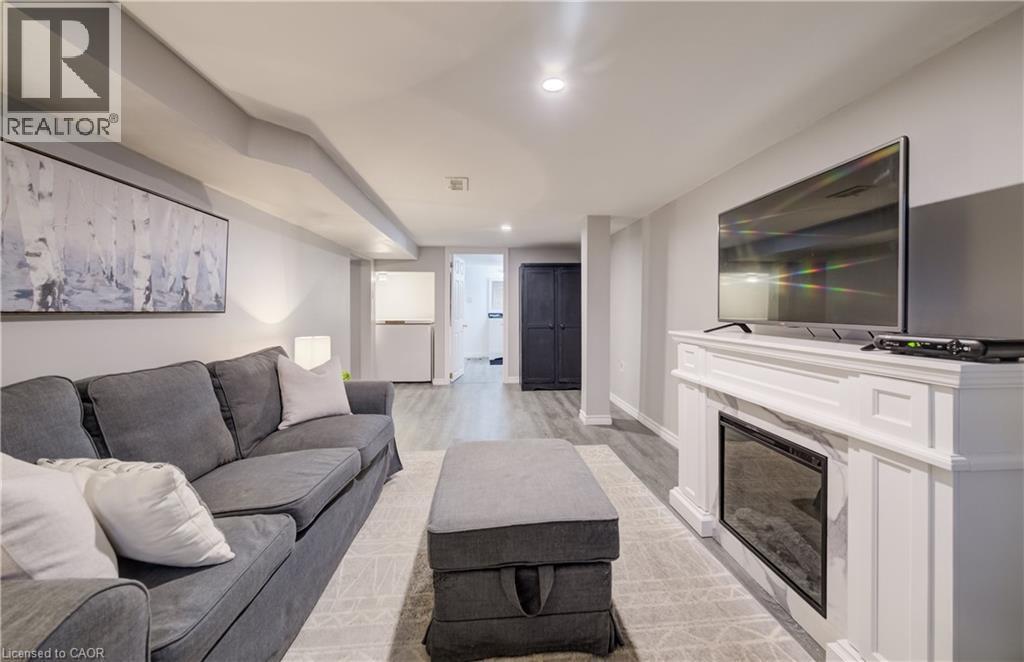 262 Province Street S, Hamilton, ON - Indoor Photo Showing Living Room With Fireplace