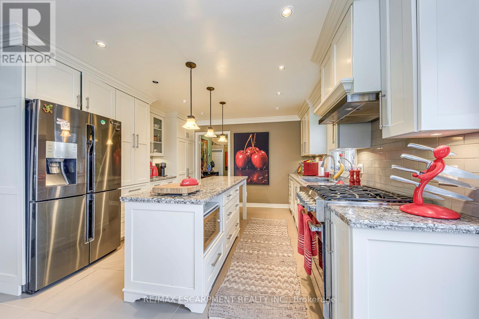 4220 Millcroft Park Drive, Burlington, ON - Indoor Photo Showing Kitchen With Upgraded Kitchen