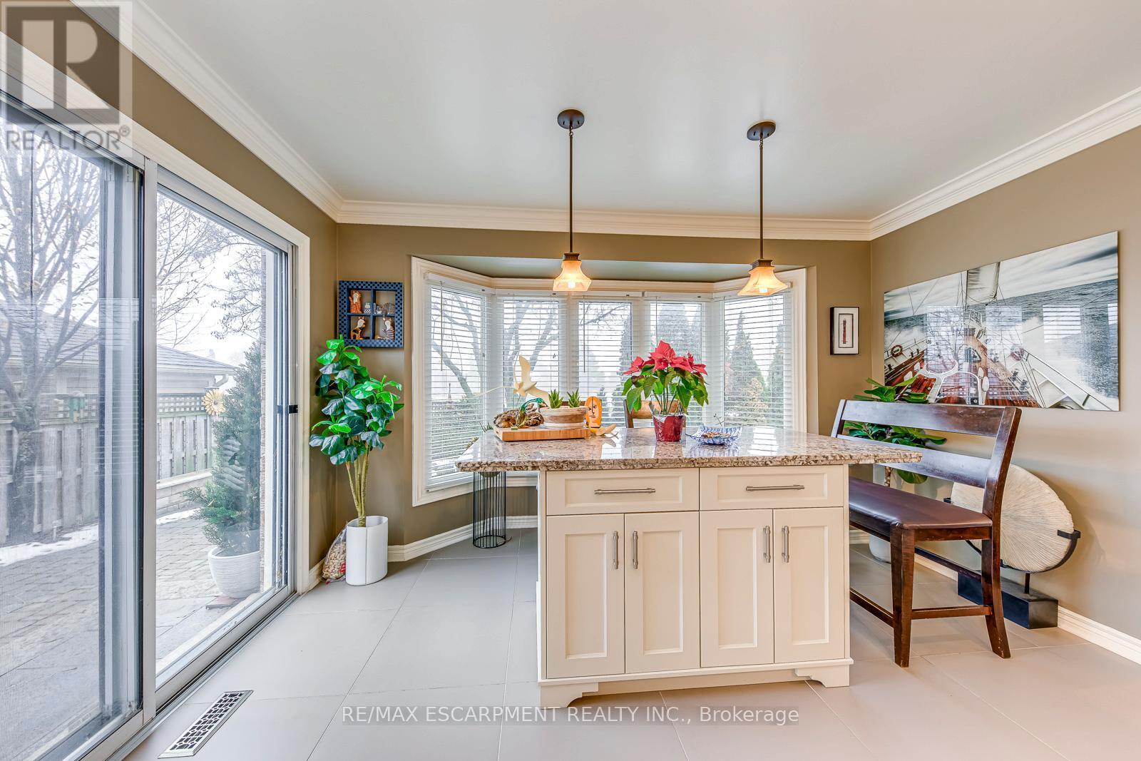 4220 Millcroft Park Drive, Burlington, ON - Indoor