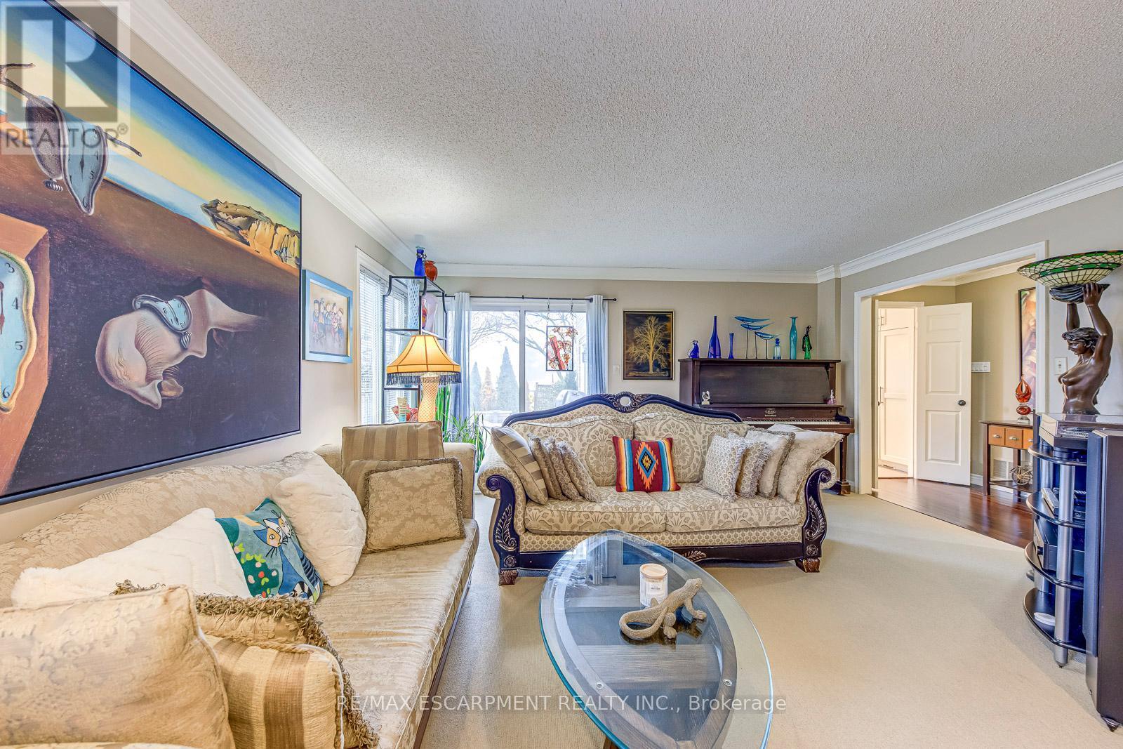 4220 Millcroft Park Drive, Burlington, ON - Indoor Photo Showing Living Room