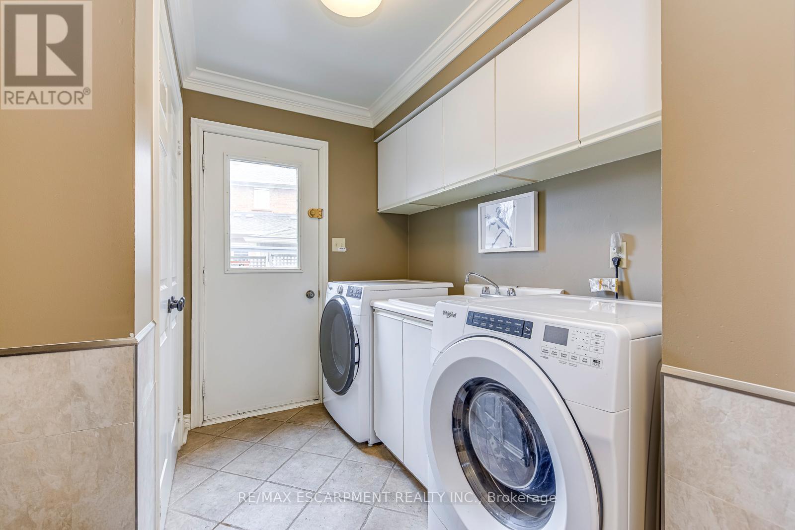 4220 Millcroft Park Drive, Burlington, ON - Indoor Photo Showing Laundry Room