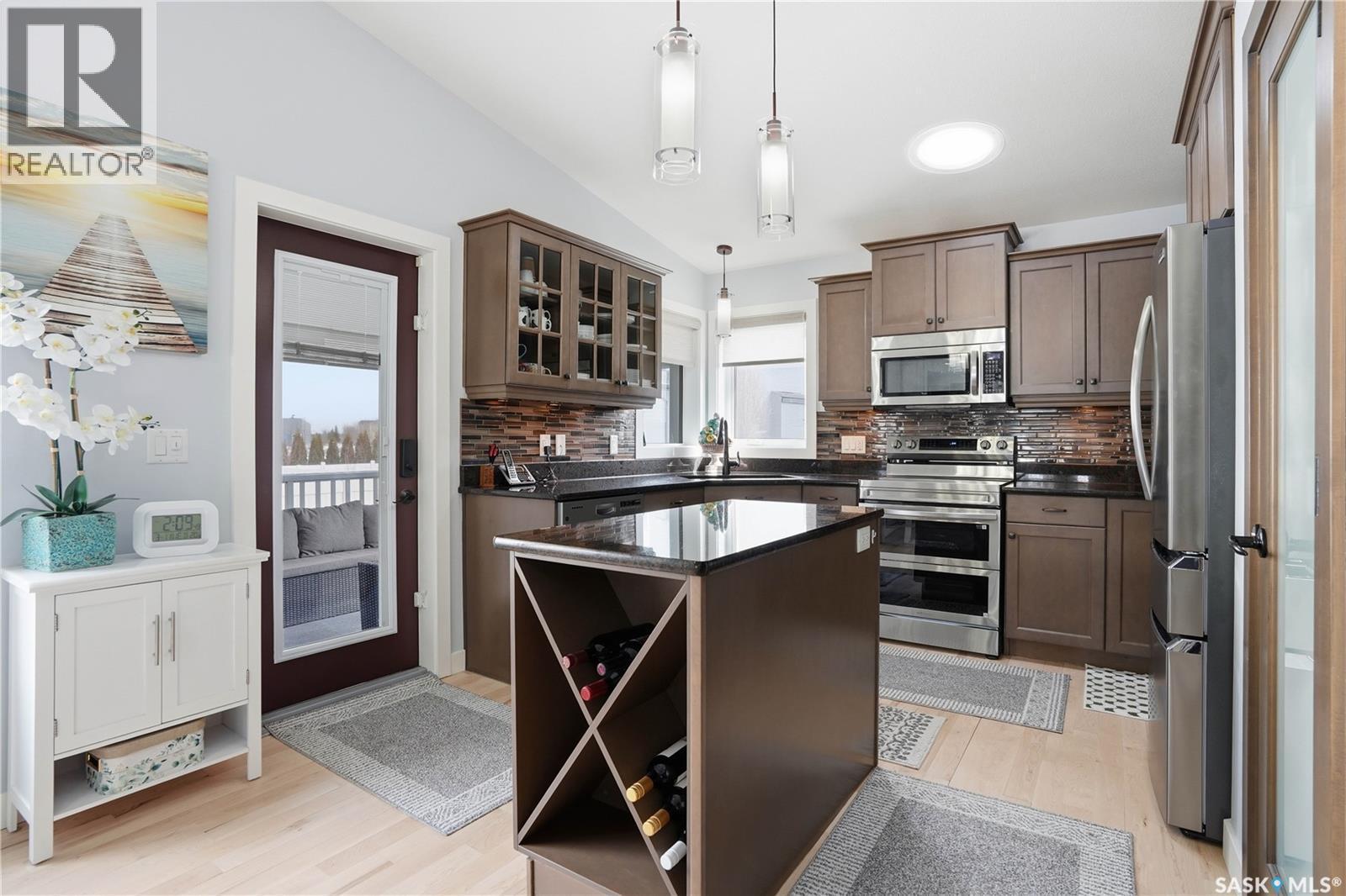 5053 Canuck Crescent, Regina, SK - Indoor Photo Showing Kitchen With Stainless Steel Kitchen With Upgraded Kitchen