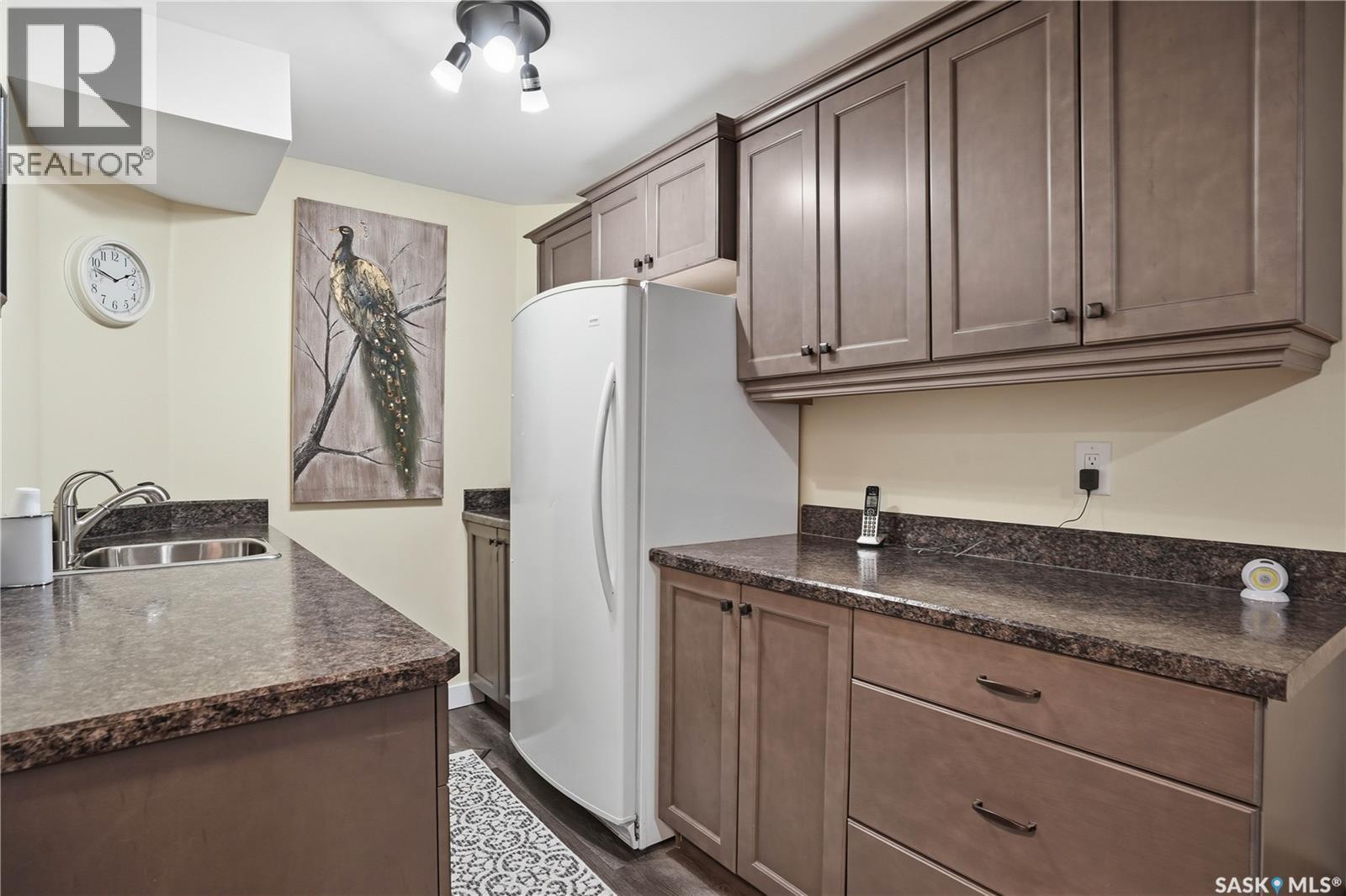 5053 Canuck Crescent, Regina, SK - Indoor Photo Showing Kitchen With Double Sink