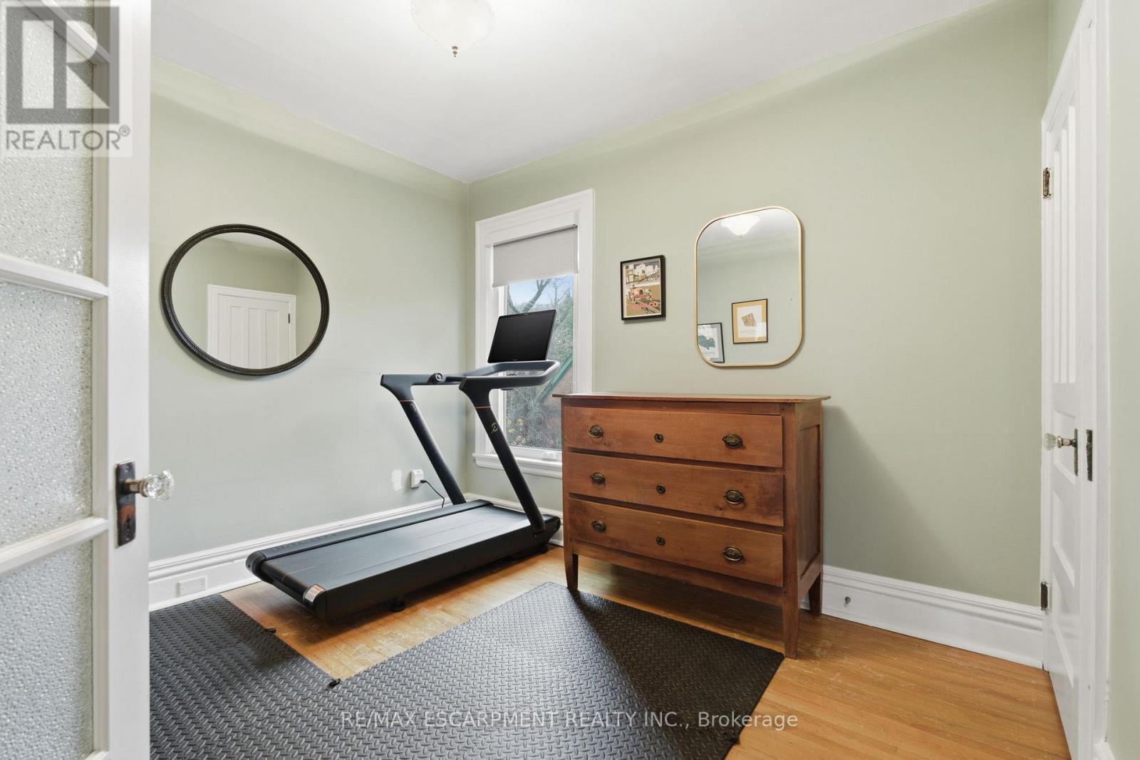 141 Markland Street, Hamilton, ON - Indoor Photo Showing Gym Room