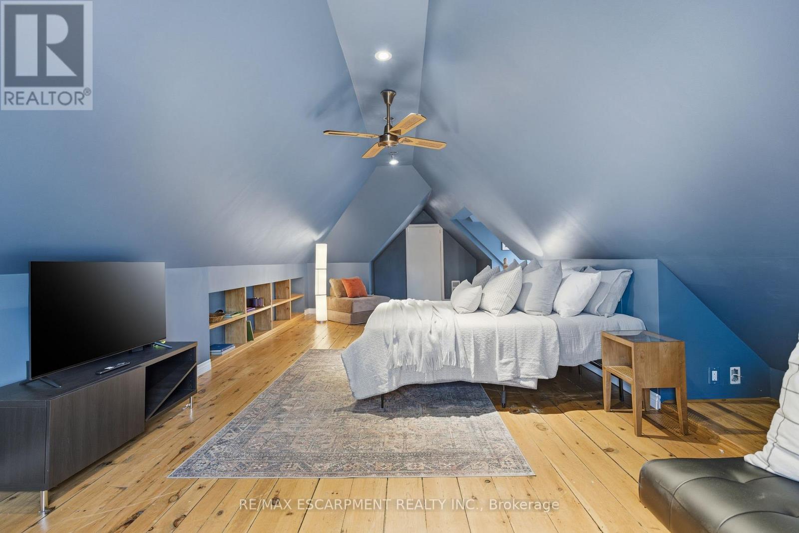141 Markland Street, Hamilton, ON - Indoor Photo Showing Bedroom