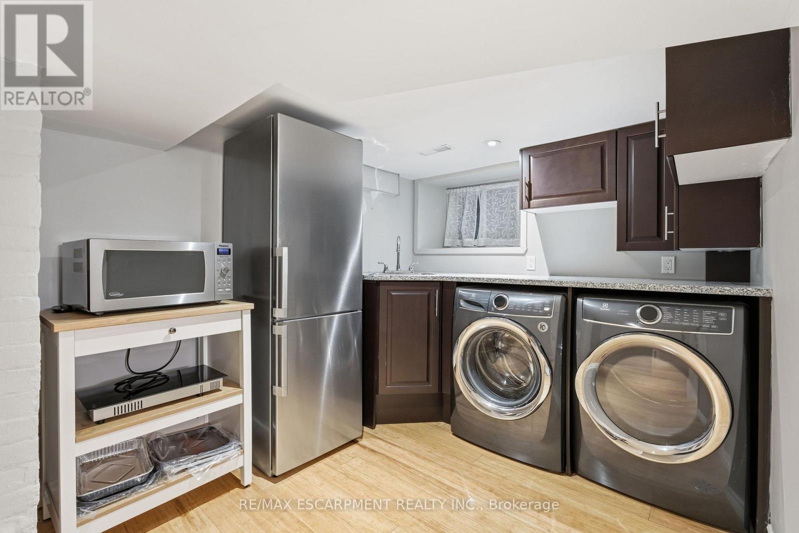 141 Markland Street, Hamilton, ON - Indoor Photo Showing Laundry Room