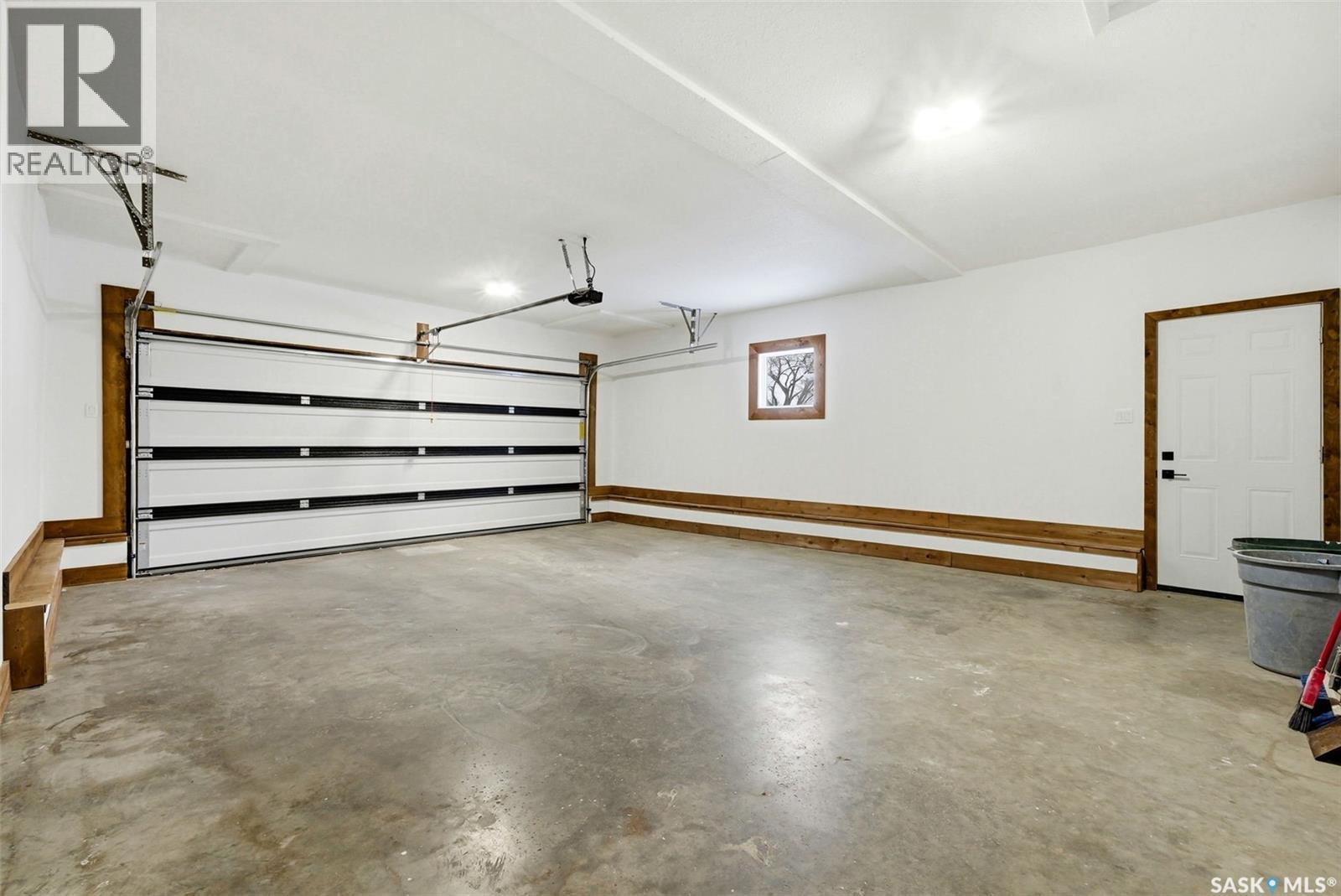 8 Thatcher Road, Regina, SK - Indoor Photo Showing Garage