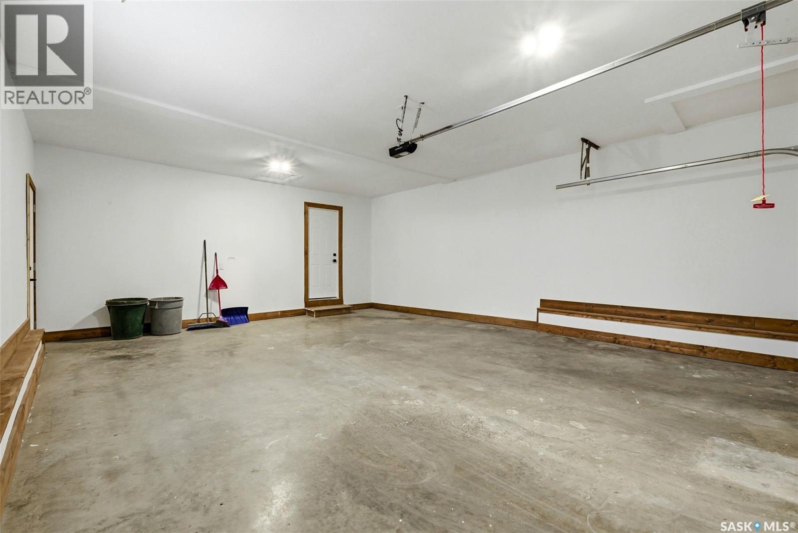 8 Thatcher Road, Regina, SK - Indoor Photo Showing Garage