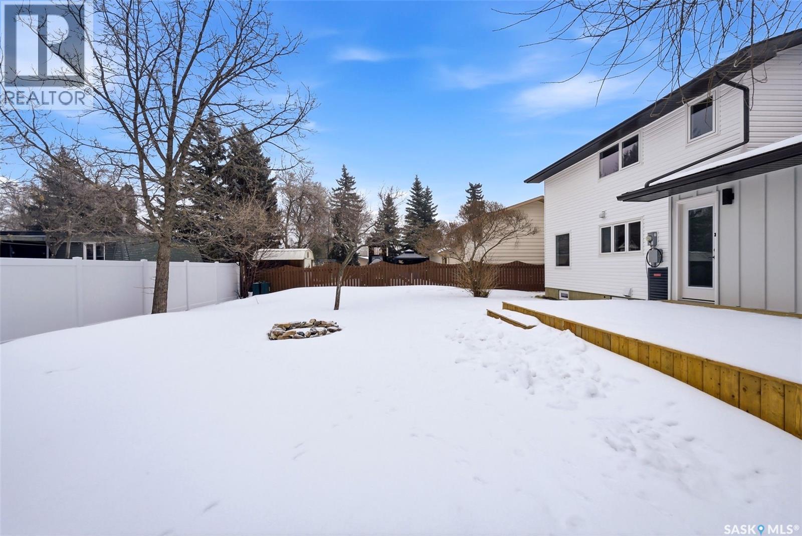 8 Thatcher Road, Regina, SK - Outdoor