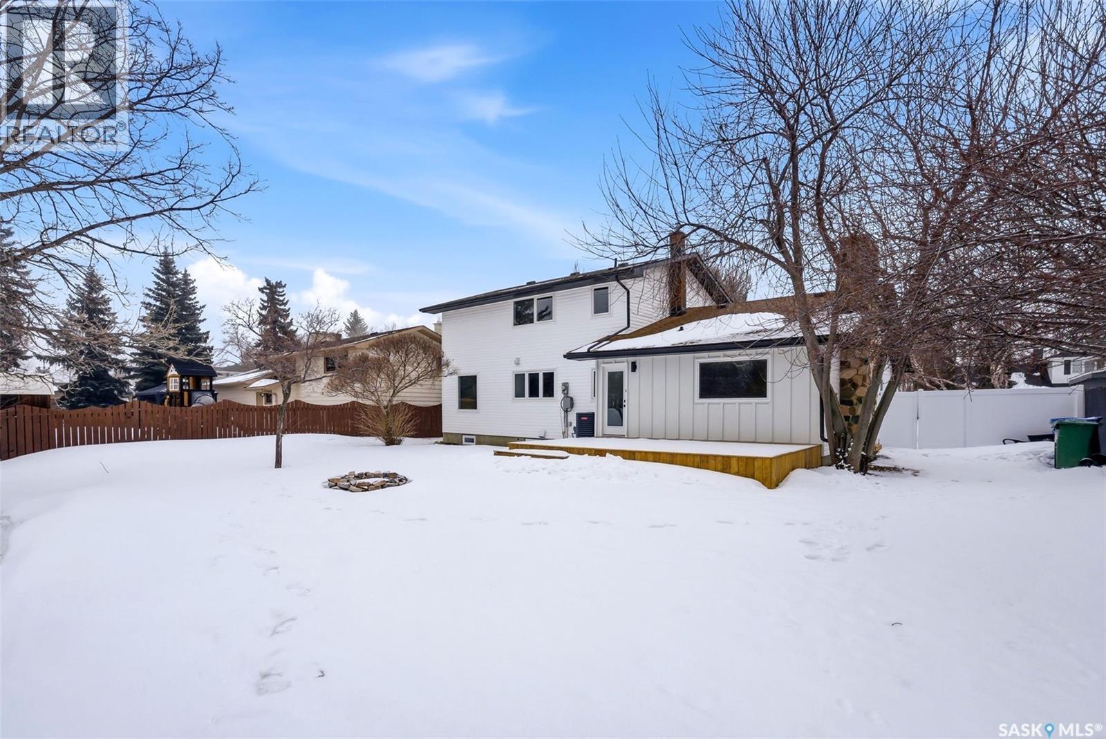 8 Thatcher Road, Regina, SK - Outdoor