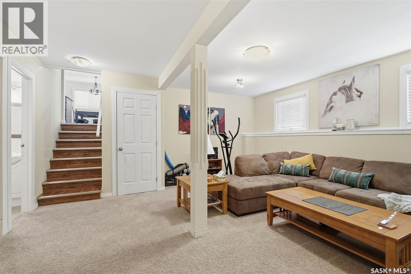138 Quill Crescent, Saskatoon, SK - Indoor Photo Showing Living Room