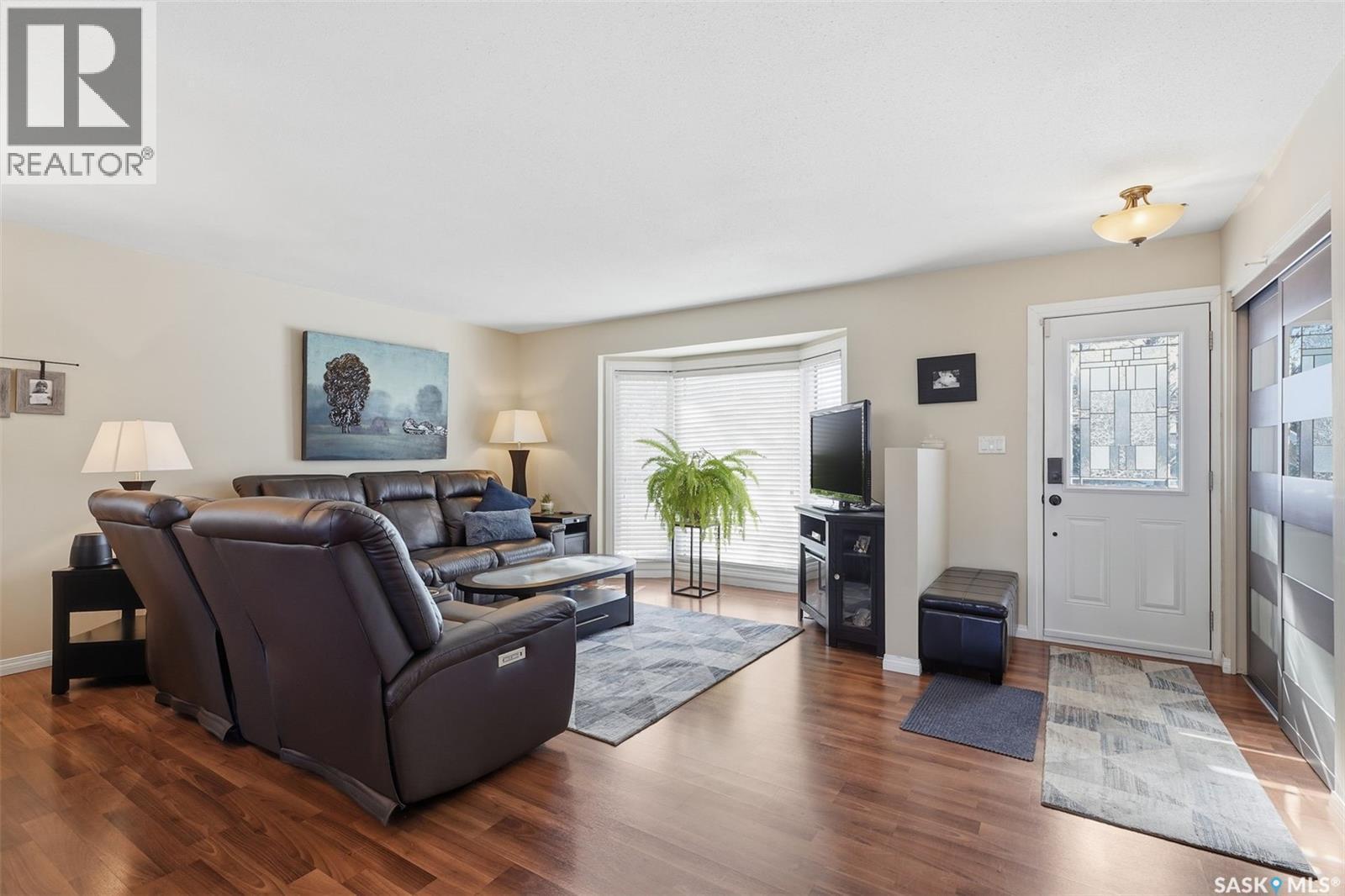138 Quill Crescent, Saskatoon, SK - Indoor Photo Showing Living Room