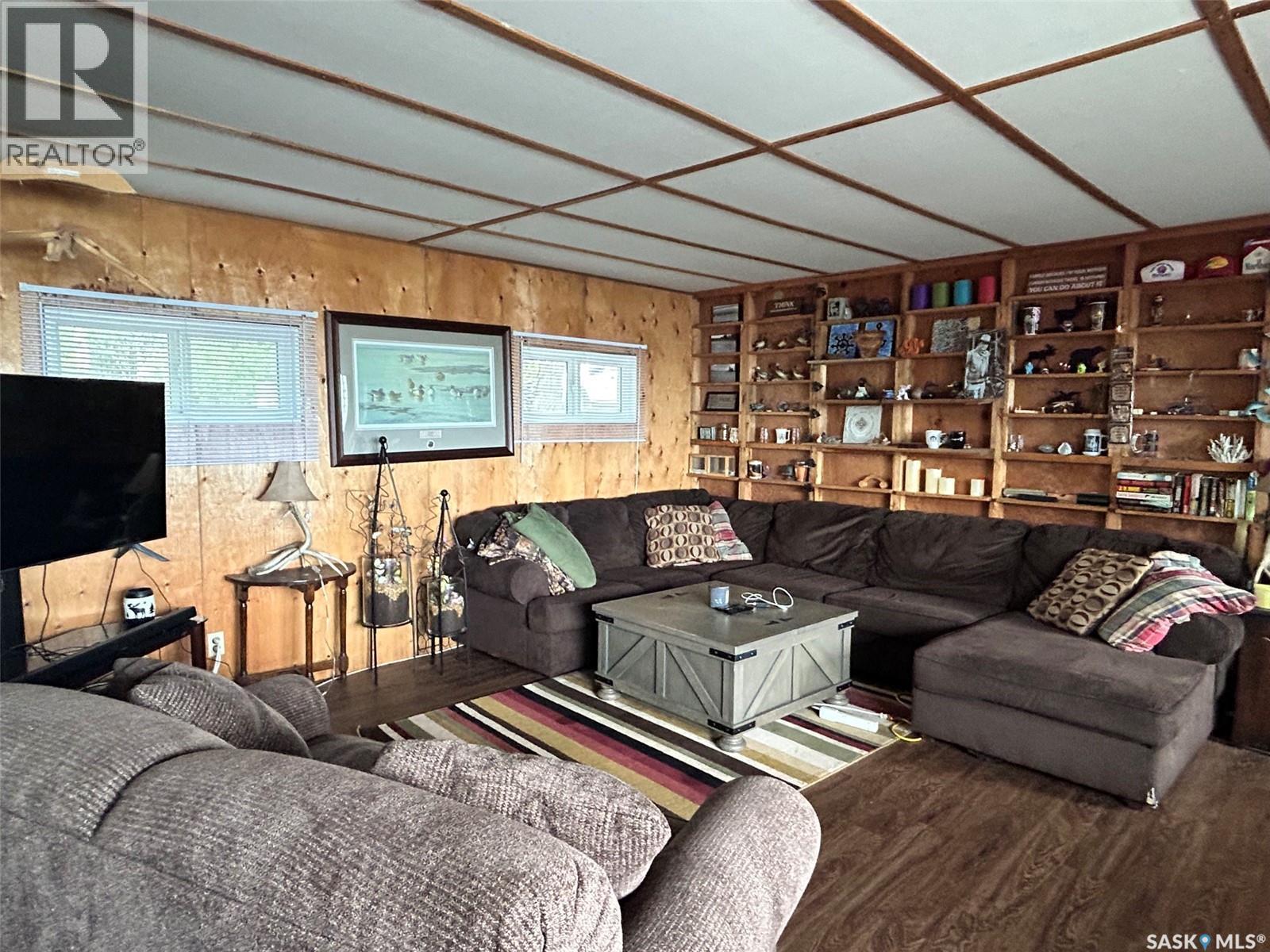 9 Kilcare Drive, Jackfish Lake, SK - Indoor Photo Showing Living Room