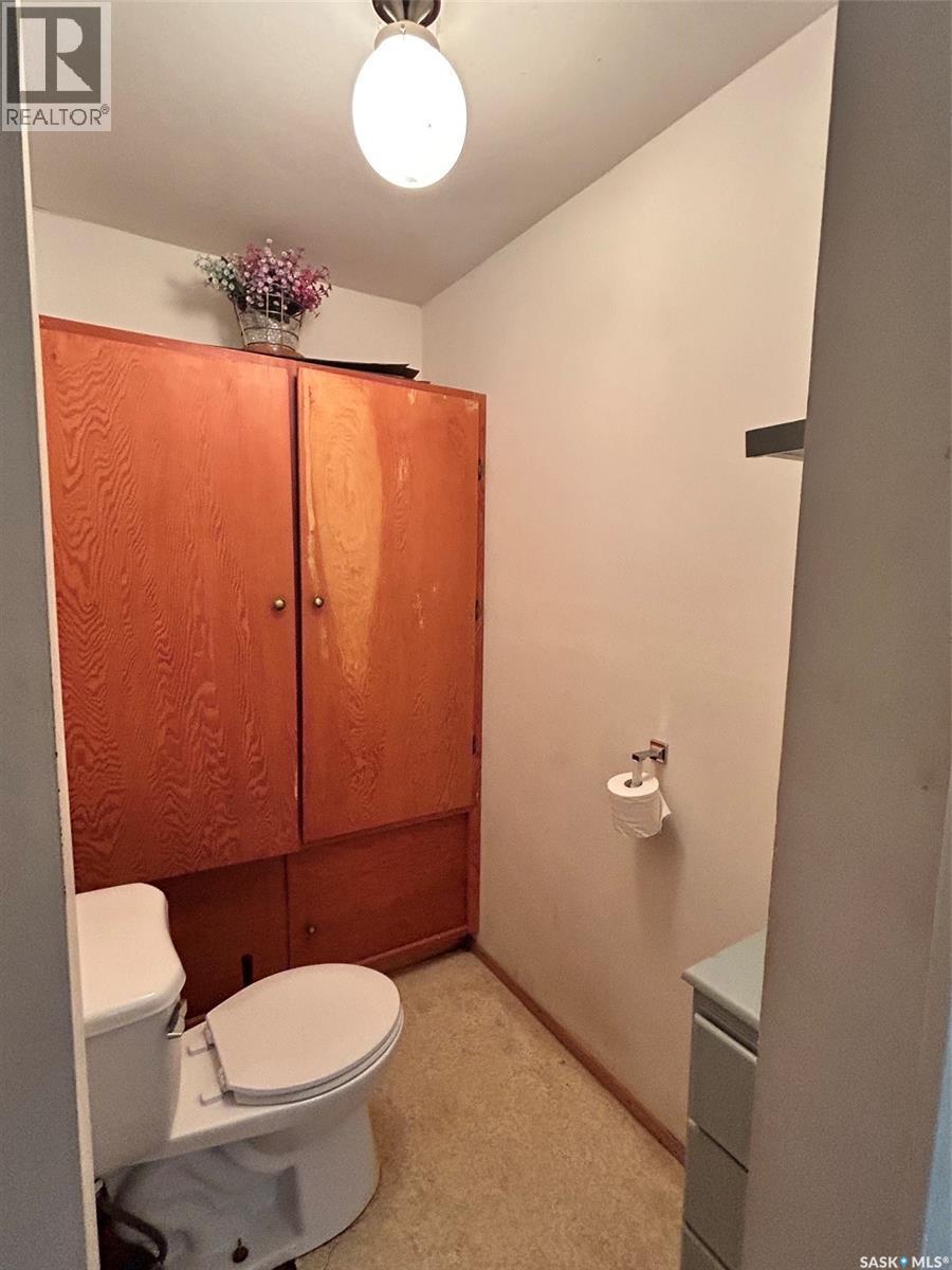 9 Kilcare Drive, Jackfish Lake, SK - Indoor Photo Showing Bathroom
