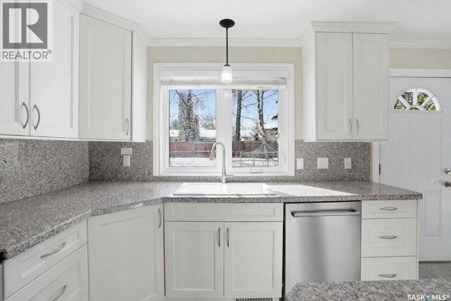 110 Meglund Place, Saskatoon, SK - Indoor Photo Showing Kitchen With Upgraded Kitchen