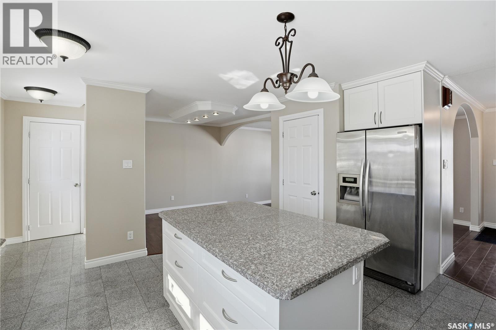 110 Meglund Place, Saskatoon, SK - Indoor Photo Showing Kitchen