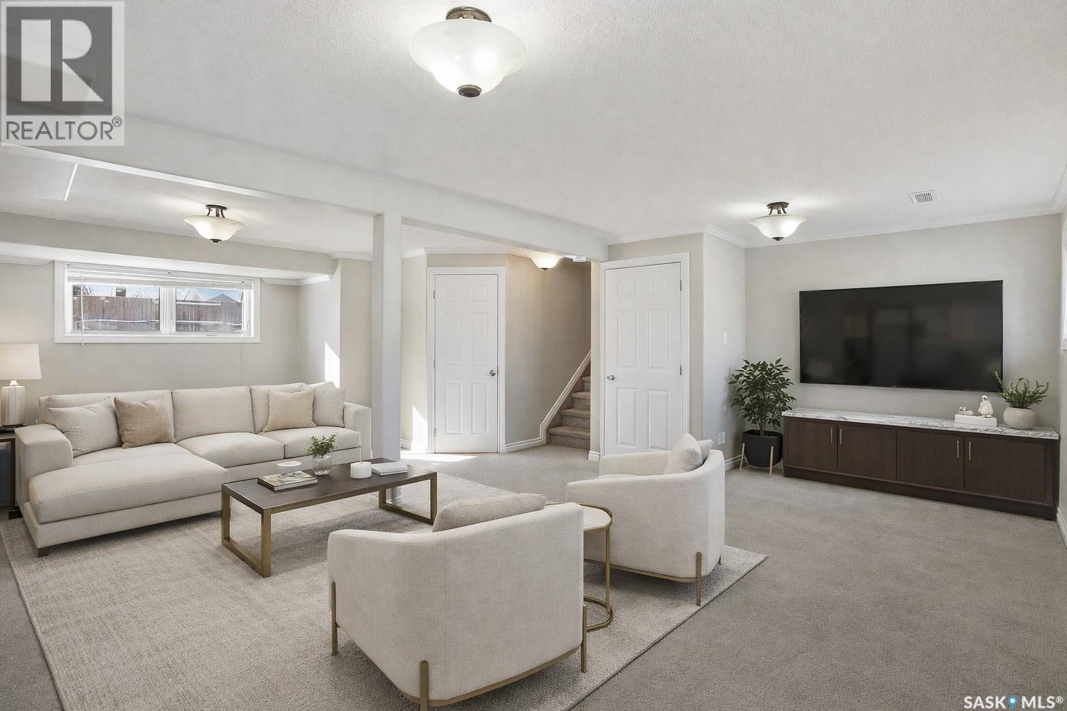 110 Meglund Place, Saskatoon, SK - Indoor Photo Showing Living Room