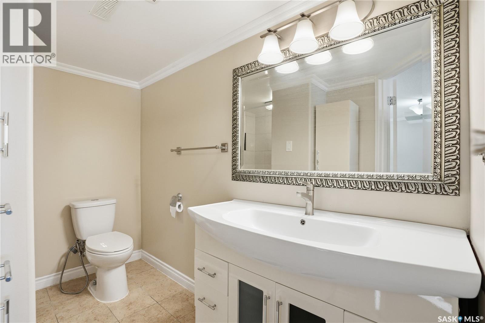 110 Meglund Place, Saskatoon, SK - Indoor Photo Showing Bathroom