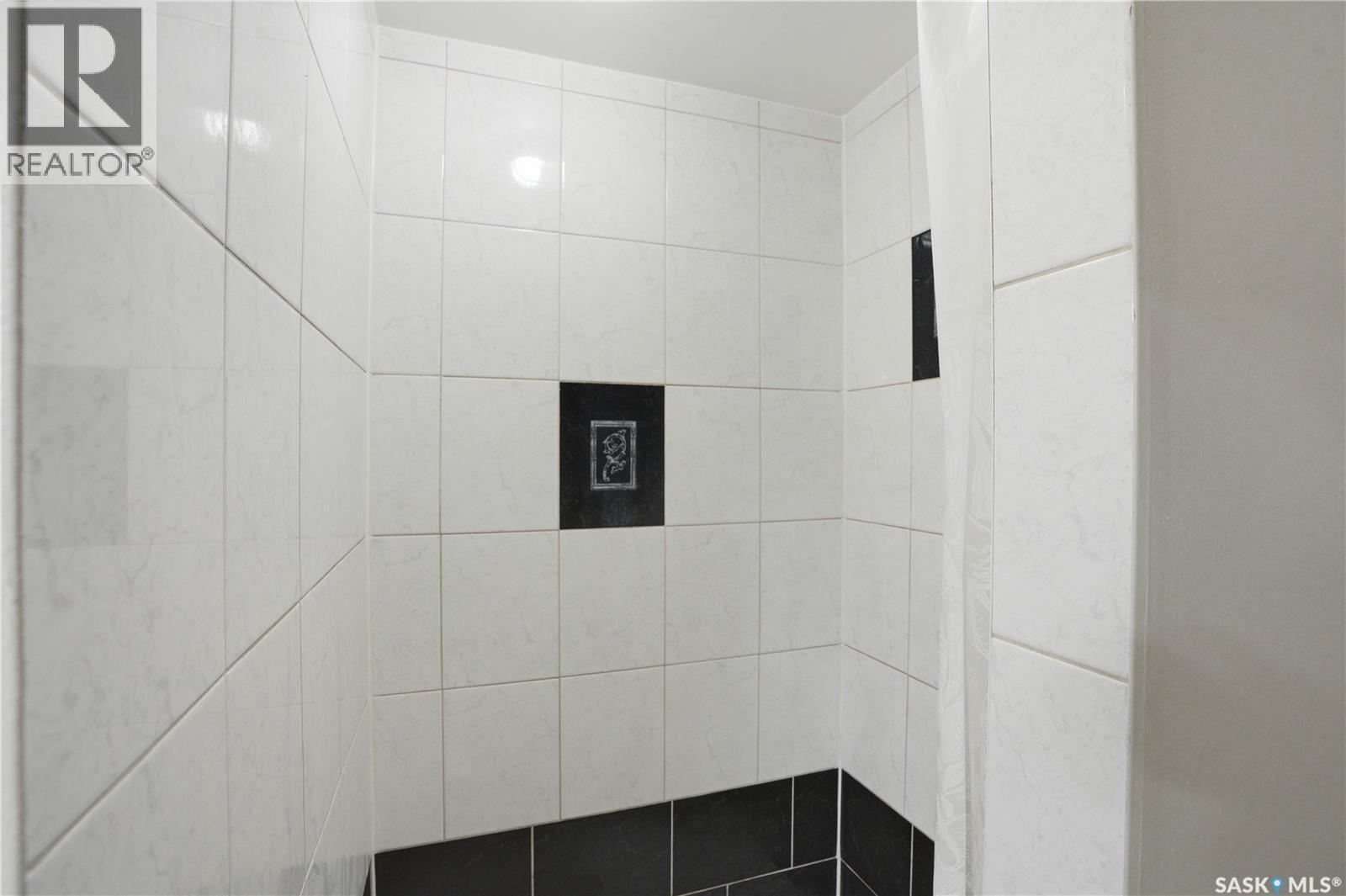 110 Meglund Place, Saskatoon, SK - Indoor Photo Showing Bathroom