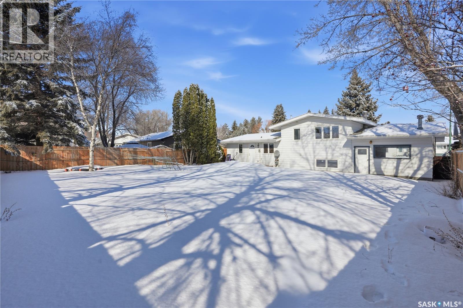 110 Meglund Place, Saskatoon, SK - Outdoor