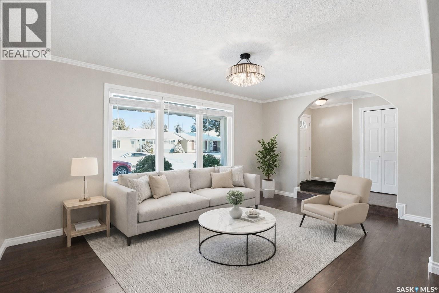 110 Meglund Place, Saskatoon, SK - Indoor Photo Showing Living Room