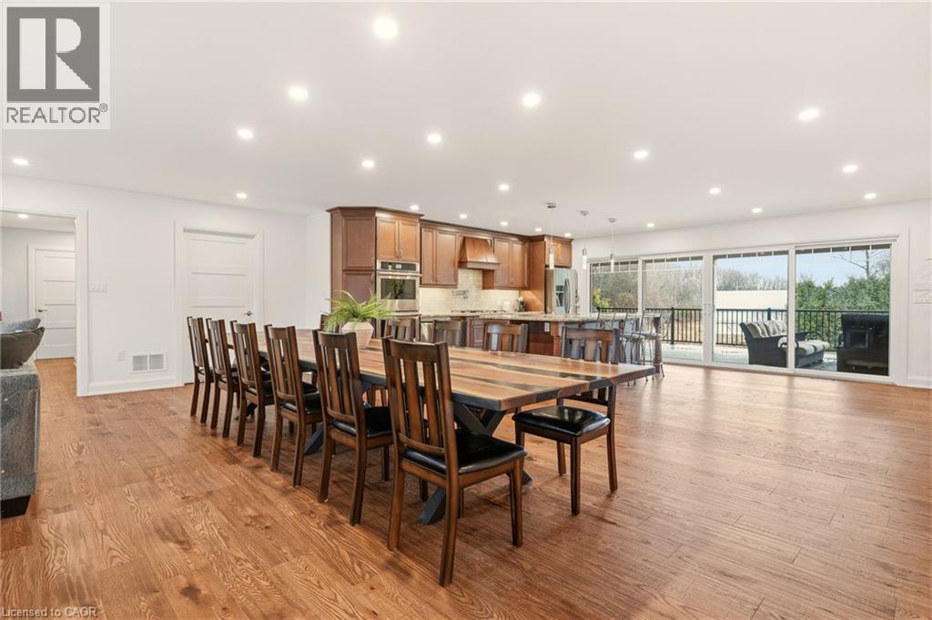 1354 1 Sideroad, Burlington, ON - Indoor Photo Showing Dining Room