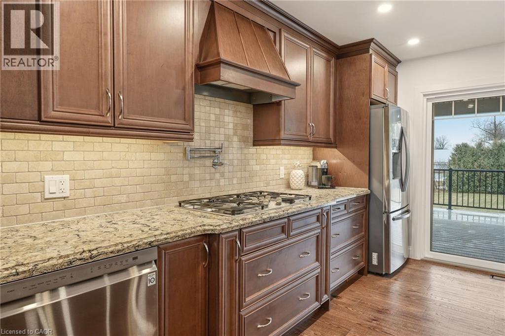 1354 1 Sideroad, Burlington, ON - Indoor Photo Showing Kitchen With Upgraded Kitchen