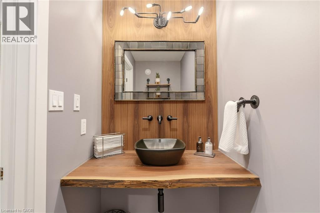 1354 1 Sideroad, Burlington, ON - Indoor