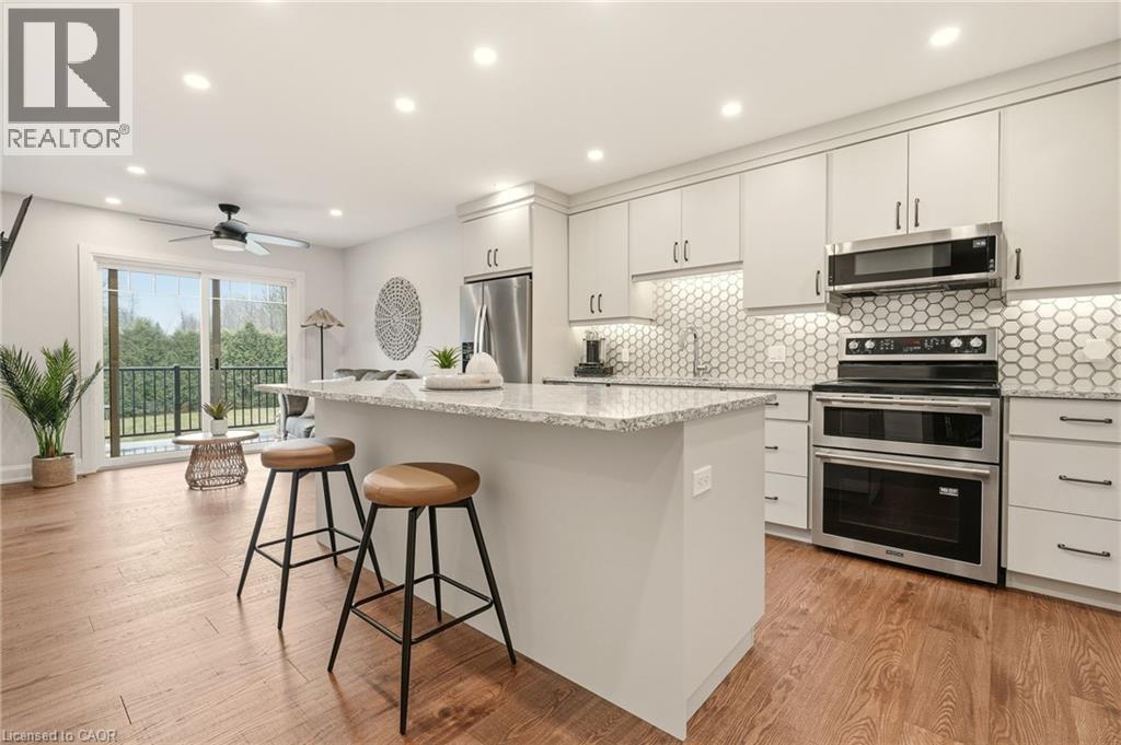 1354 1 Sideroad, Burlington, ON - Indoor Photo Showing Kitchen With Upgraded Kitchen