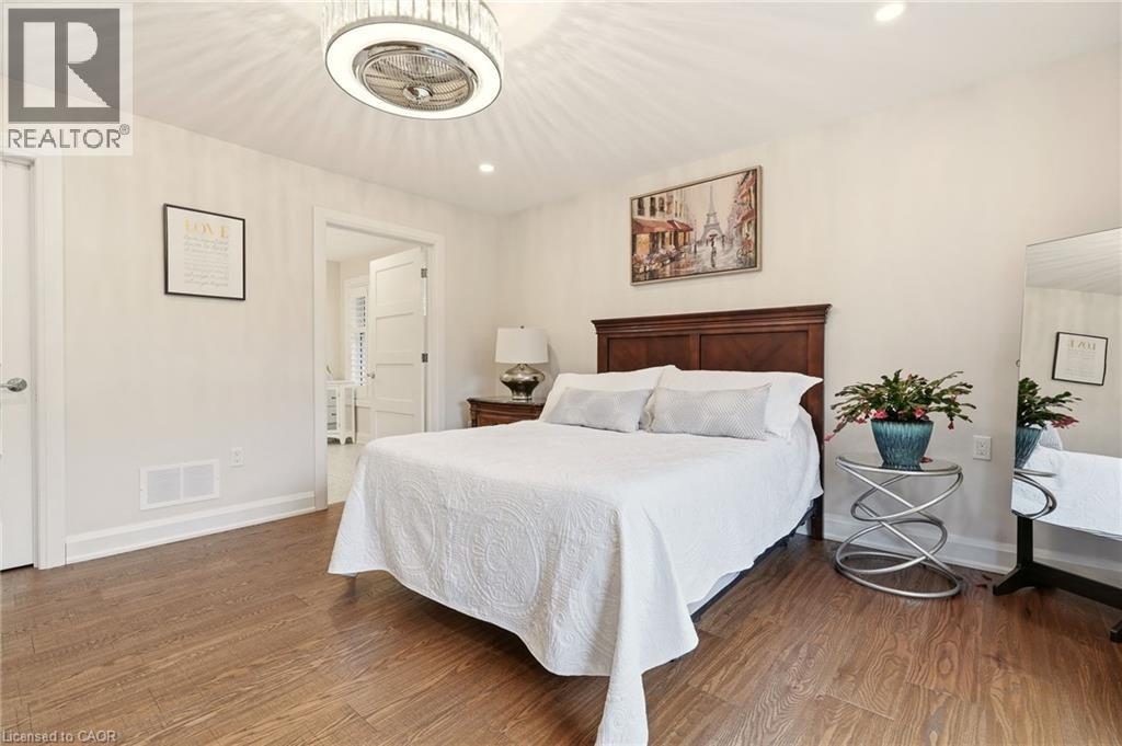 1354 1 Sideroad, Burlington, ON - Indoor Photo Showing Bedroom