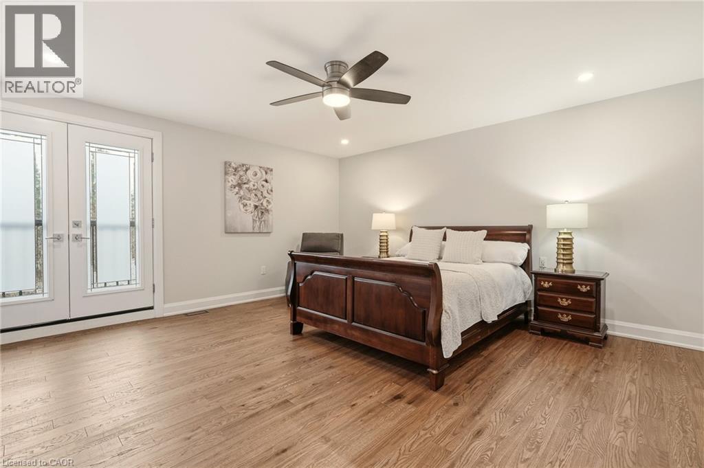 1354 1 Sideroad, Burlington, ON - Indoor Photo Showing Bedroom