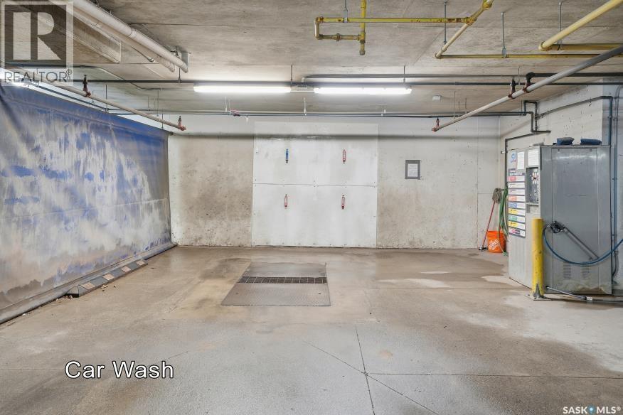 327 1010 Ruth Street E, Saskatoon, SK - Indoor Photo Showing Garage