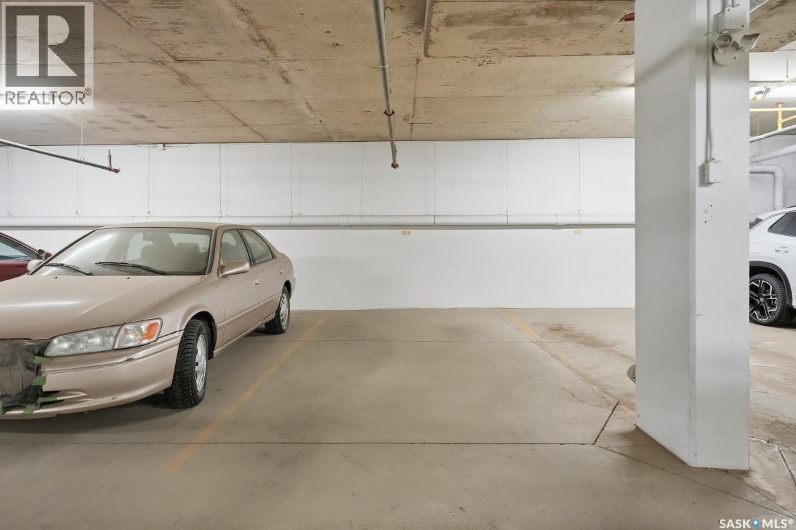 327 1010 Ruth Street E, Saskatoon, SK - Indoor Photo Showing Garage