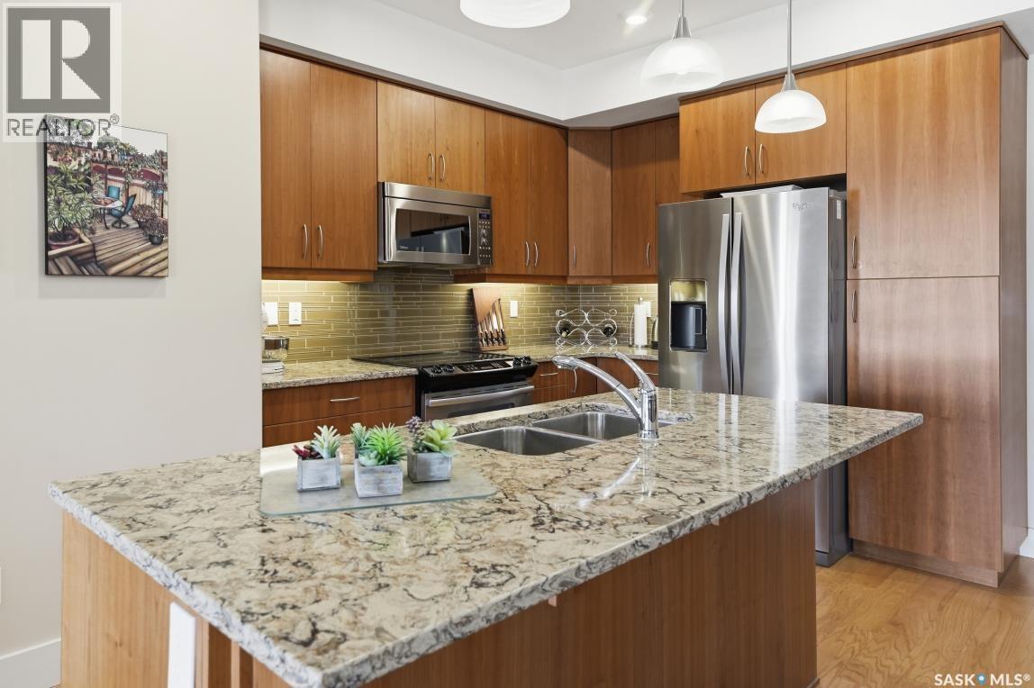 327 1010 Ruth Street E, Saskatoon, SK - Indoor Photo Showing Kitchen With Stainless Steel Kitchen With Double Sink With Upgraded Kitchen