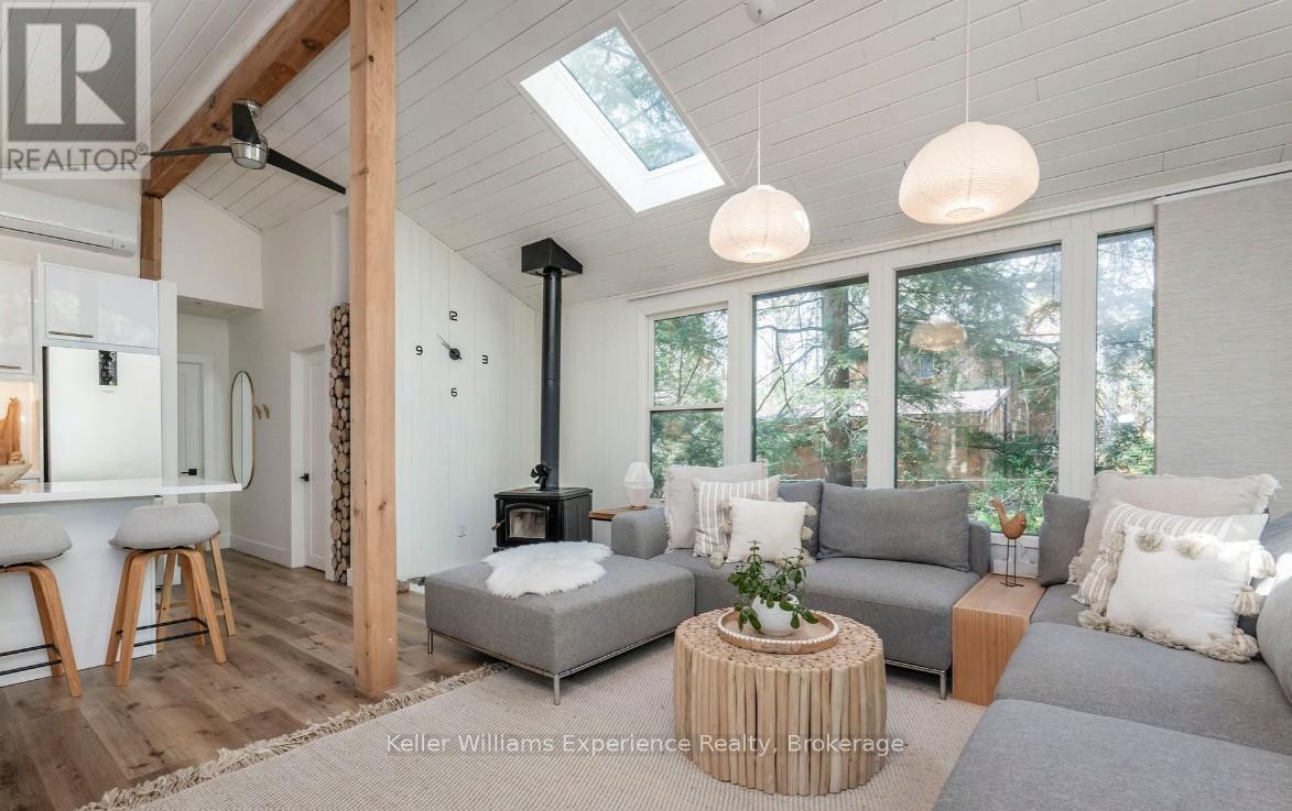 1 Sundown Road, Tiny, ON - Indoor Photo Showing Living Room