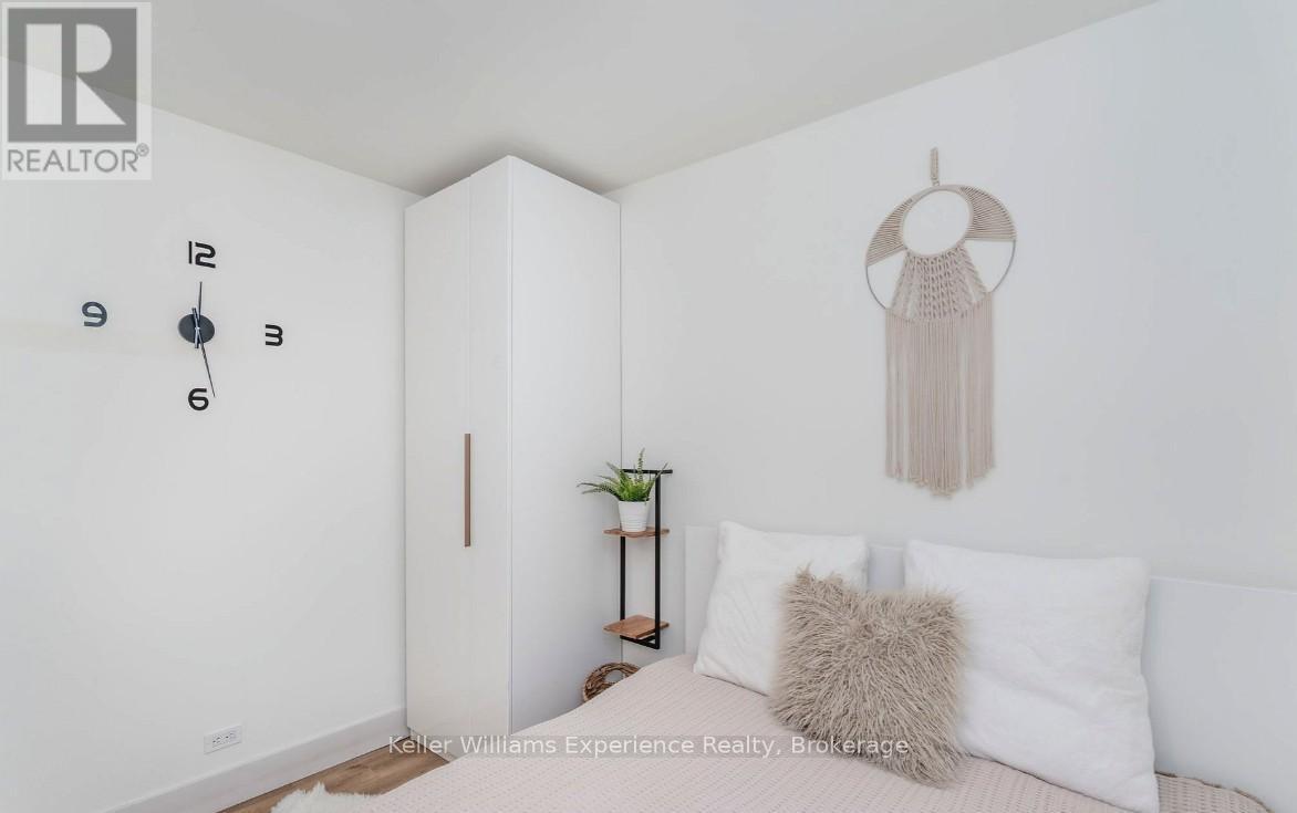 1 Sundown Road, Tiny, ON - Indoor Photo Showing Bedroom