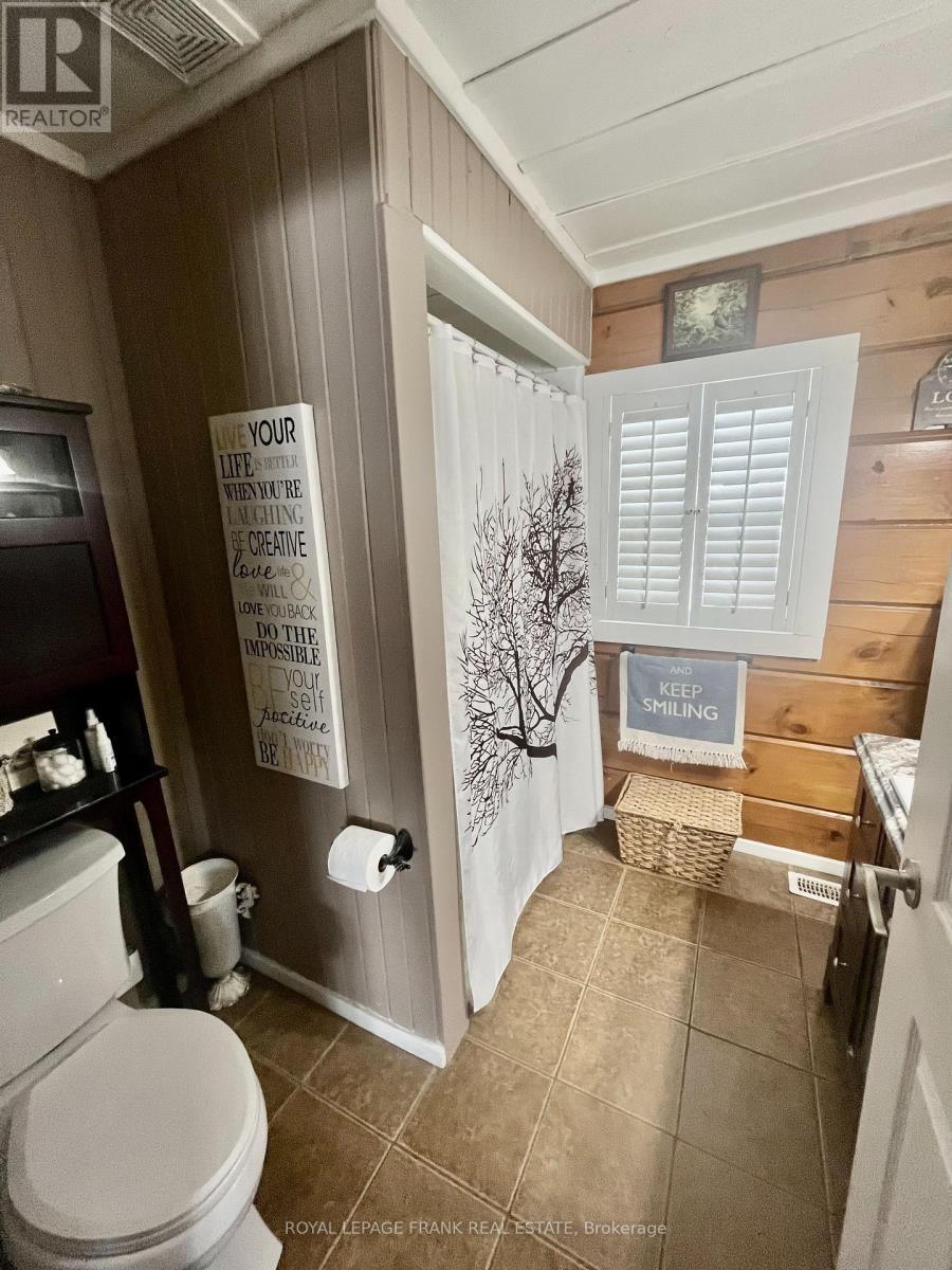 461 Lower Faraday Road, Faraday, ON - Indoor Photo Showing Bathroom