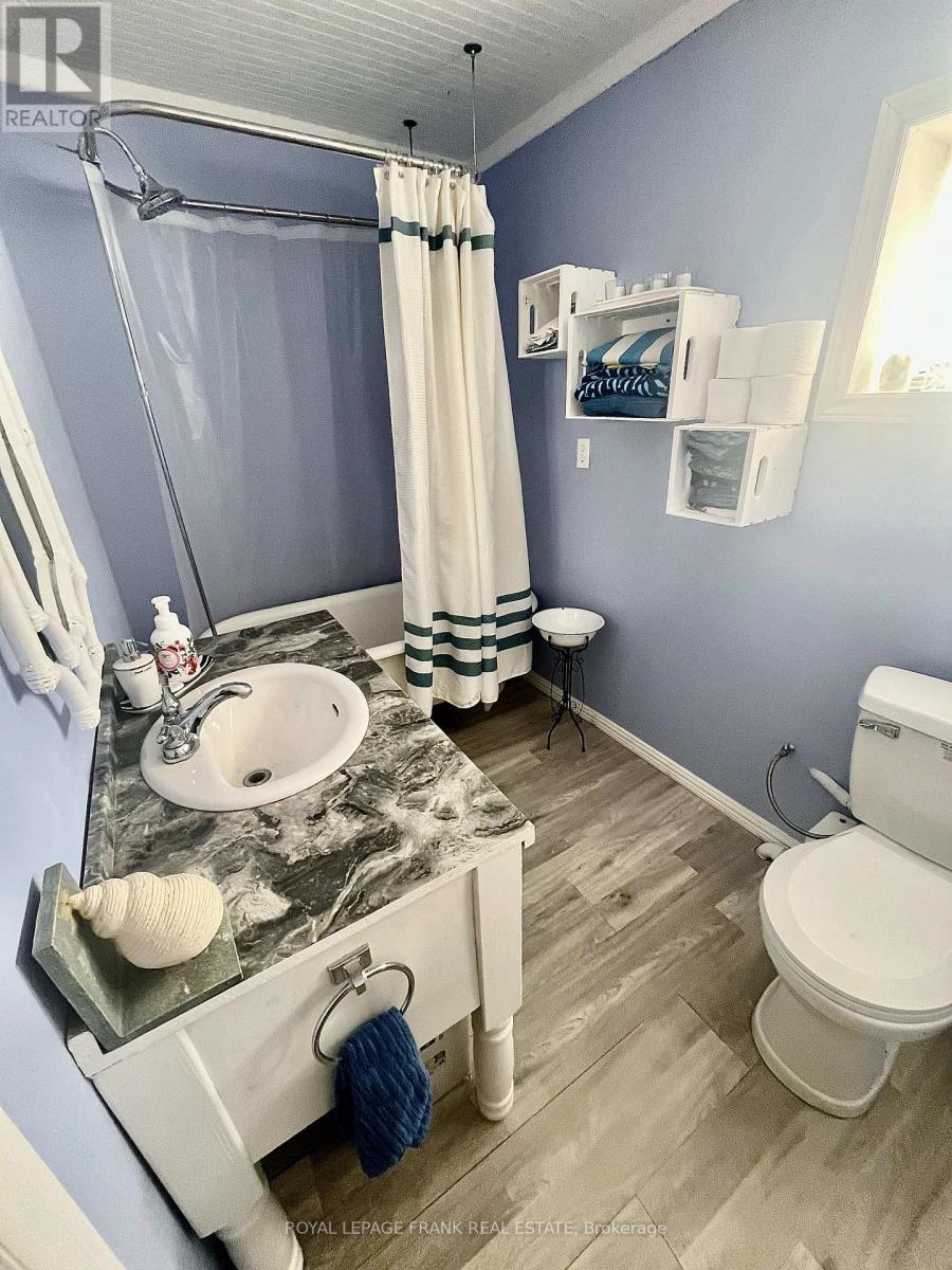 461 Lower Faraday Road, Faraday, ON - Indoor Photo Showing Bathroom