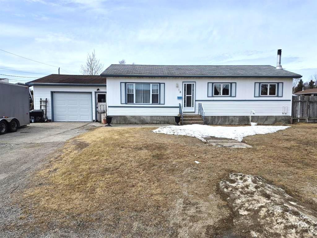 18 Lloyd Irwin Street, Marathon, ON - Outdoor