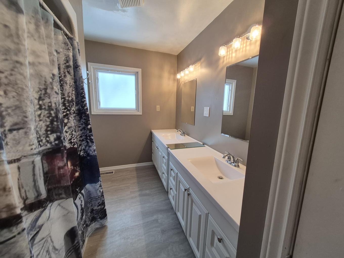 18 Lloyd Irwin Street, Marathon, ON - Indoor Photo Showing Bathroom