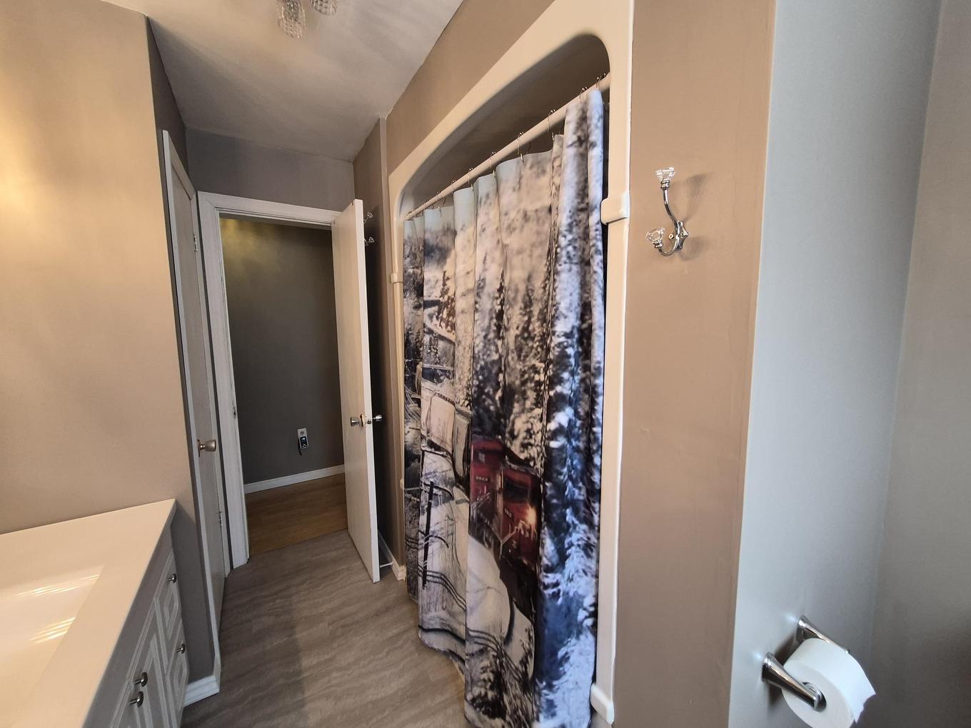 18 Lloyd Irwin Street, Marathon, ON - Indoor Photo Showing Bathroom