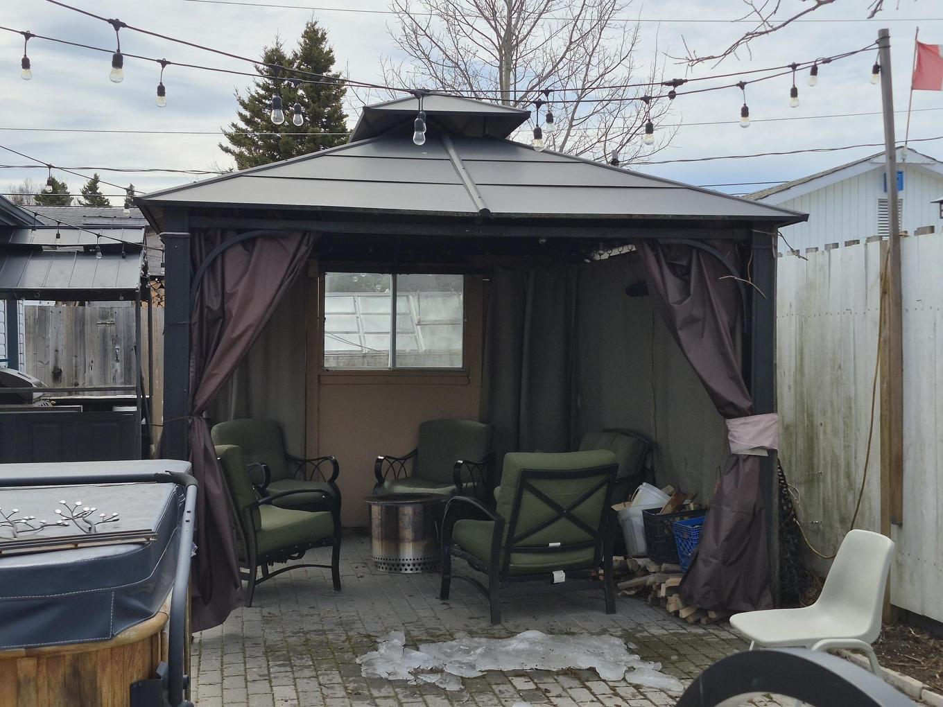 18 Lloyd Irwin Street, Marathon, ON - Outdoor